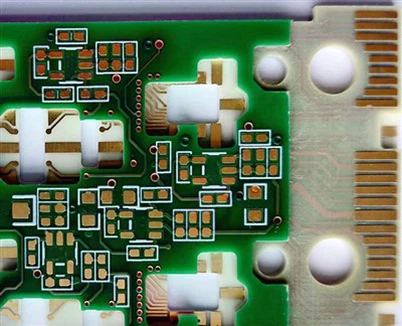 Deska plošných spojů ve tvaru žebříku